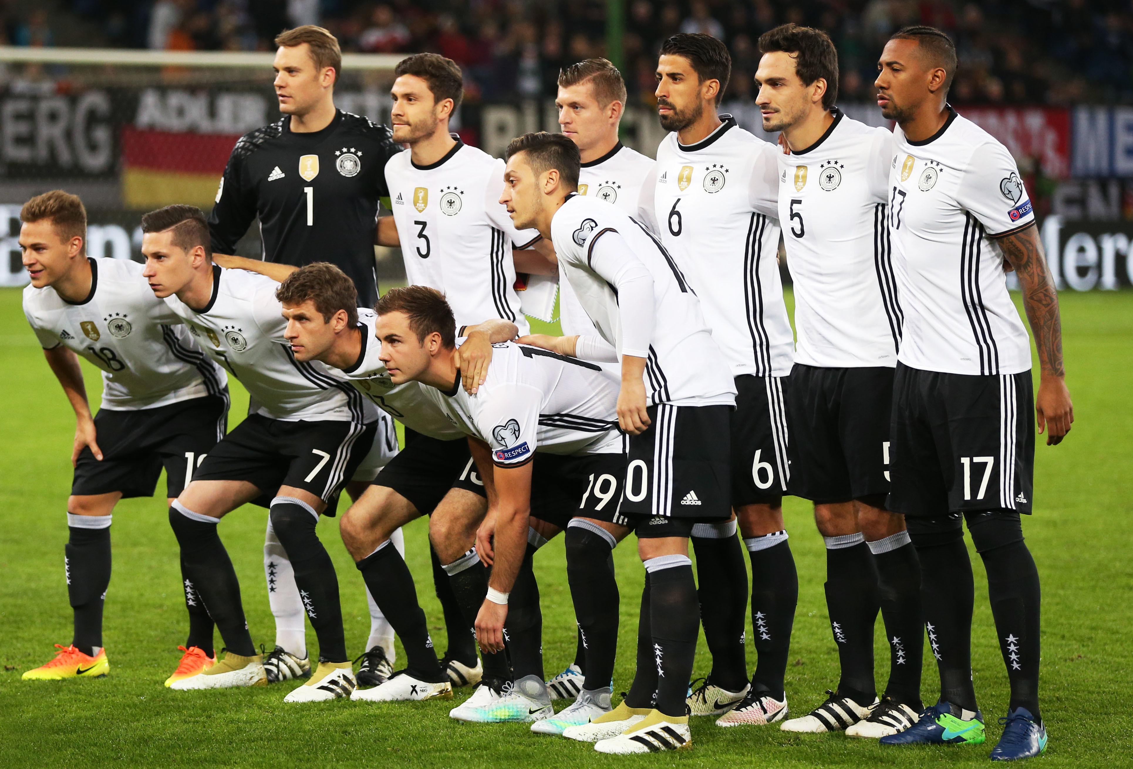 脚跟并不容 脚跟并不容